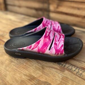 OOFOS | OOahh Luxe Slide Recovery Sandals Women's 10 Limited Edition Pink Camo